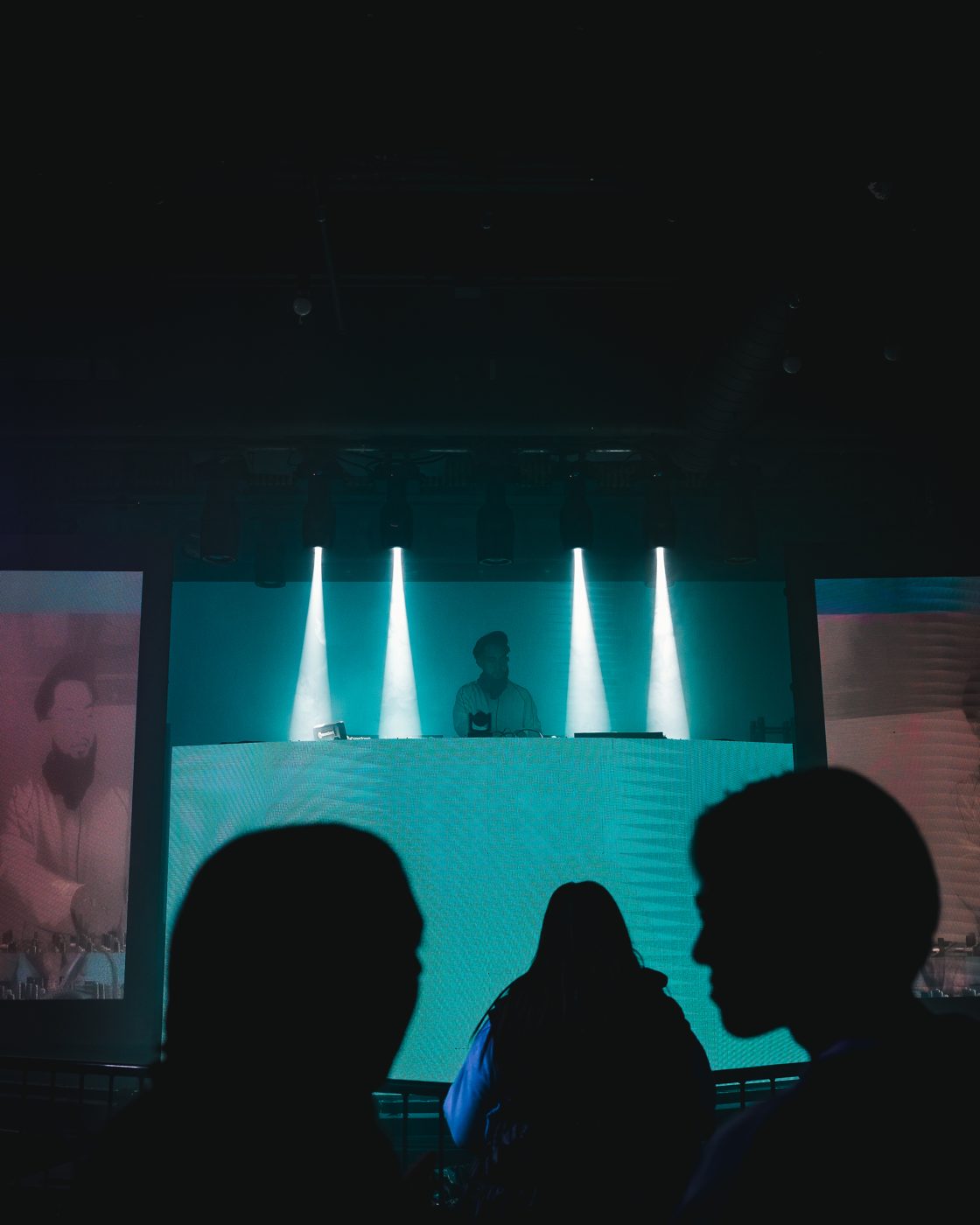 crowd silhouettes at a mark jacobs set
